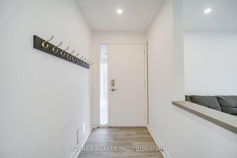 Photo 3 at 299 Palmer Avenue, Harding, Richmond Hill