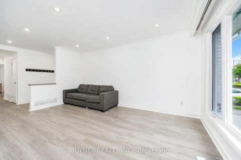 Photo 7 at 299 Palmer Avenue, Harding, Richmond Hill