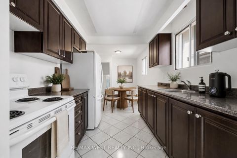 Photo 4 at 62 Littleleaf Drive, Malvern, Toronto