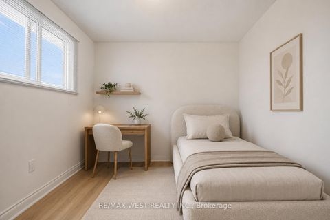 Photo 9 at 62 Littleleaf Drive, Malvern, Toronto