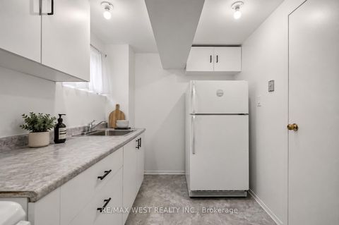 Photo 13 at 62 Littleleaf Drive, Malvern, Toronto