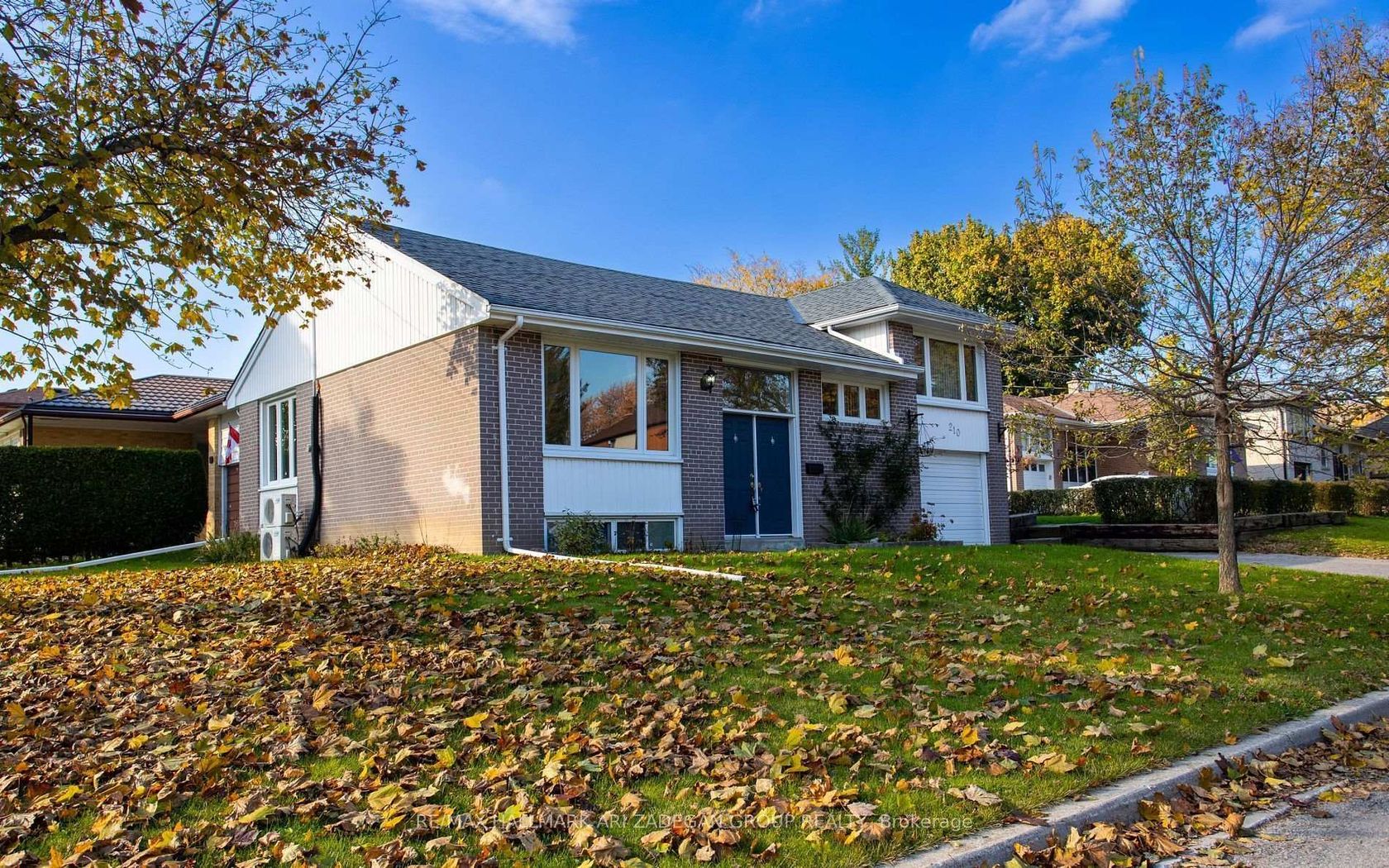 210 Harrygan Crescent, Mill Pond, Richmond Hill photo number 2