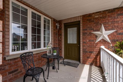 Photo 3 at 34 Crompton Drive, Little Lake, Barrie