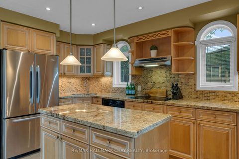 Photo 8 at 34 Crompton Drive, Little Lake, Barrie