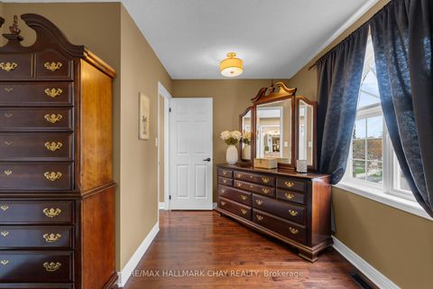 Photo 13 at 34 Crompton Drive, Little Lake, Barrie