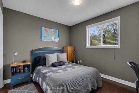 Photo 19 at 34 Crompton Drive, Little Lake, Barrie