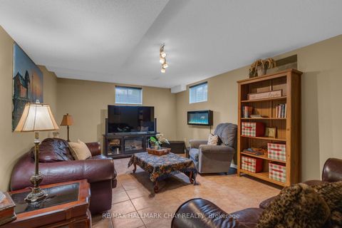 Photo 23 at 34 Crompton Drive, Little Lake, Barrie