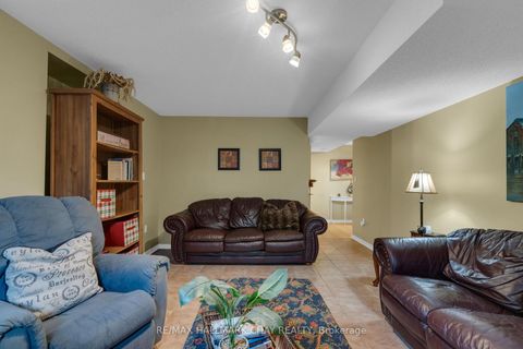 Photo 24 at 34 Crompton Drive, Little Lake, Barrie