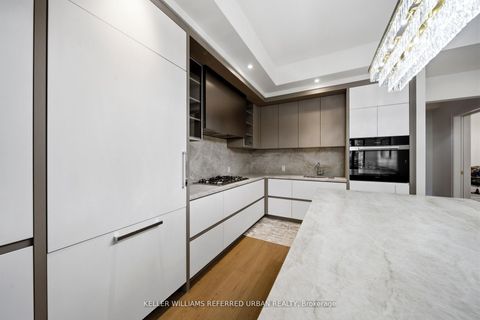 Photo 13 at 313 - 2 Forest Hill Road, Forest Hill South, Toronto
