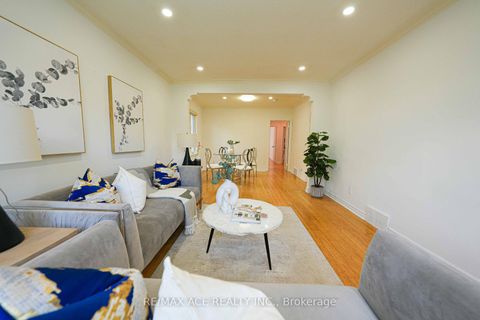 Photo 2 at 59 Lilian Drive, Maryvale, Toronto