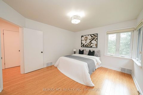 Photo 11 at 59 Lilian Drive, Maryvale, Toronto