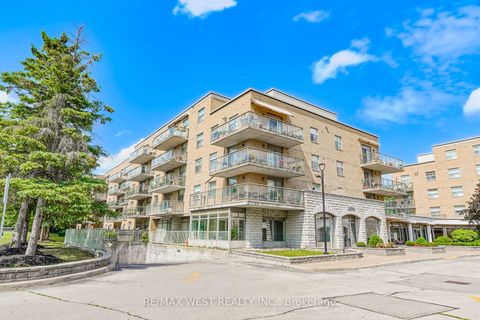 Photo 1 at 414 - 2506 Rutherford Road, Maple, Vaughan