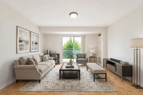 Photo 4 at 414 - 2506 Rutherford Road, Maple, Vaughan