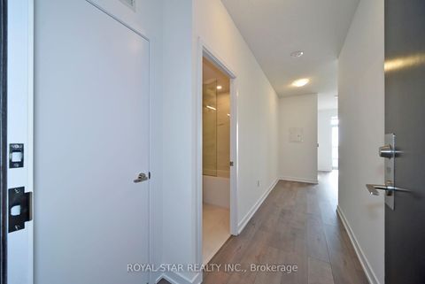 Photo 7 at 909 - 10 Honeycrisp Crescent, Vaughan Corporate Centre, Vaughan