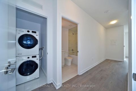 Photo 9 at 909 - 10 Honeycrisp Crescent, Vaughan Corporate Centre, Vaughan