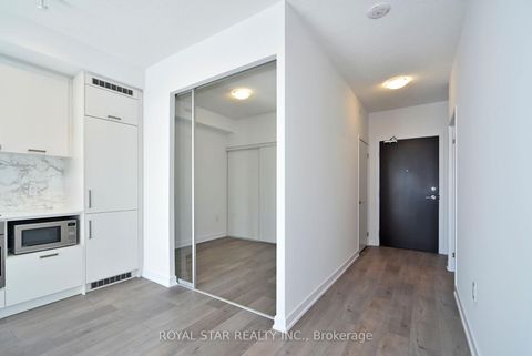 Photo 14 at 909 - 10 Honeycrisp Crescent, Vaughan Corporate Centre, Vaughan