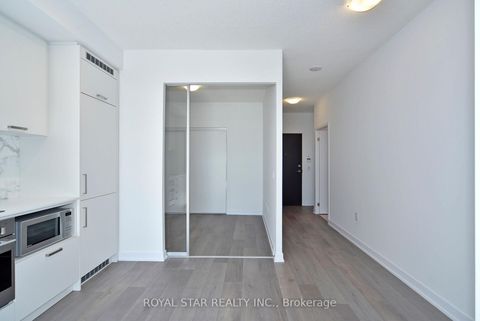 Photo 16 at 909 - 10 Honeycrisp Crescent, Vaughan Corporate Centre, Vaughan