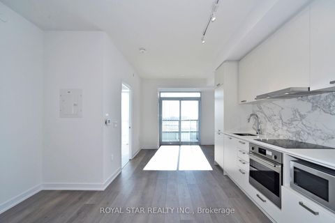 Photo 24 at 909 - 10 Honeycrisp Crescent, Vaughan Corporate Centre, Vaughan