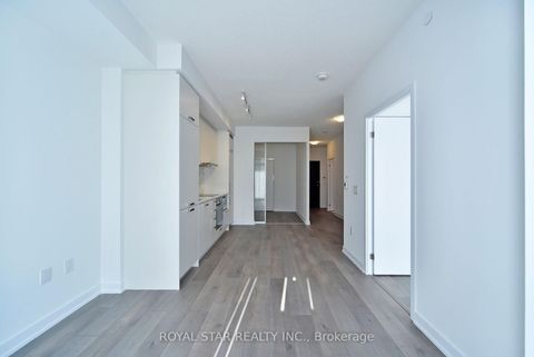 Photo 26 at 909 - 10 Honeycrisp Crescent, Vaughan Corporate Centre, Vaughan