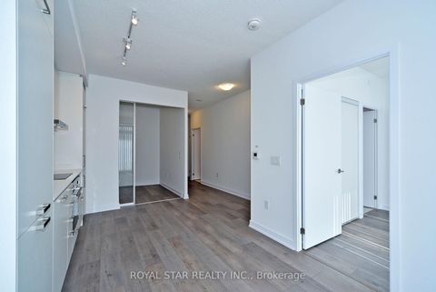 Photo 27 at 909 - 10 Honeycrisp Crescent, Vaughan Corporate Centre, Vaughan