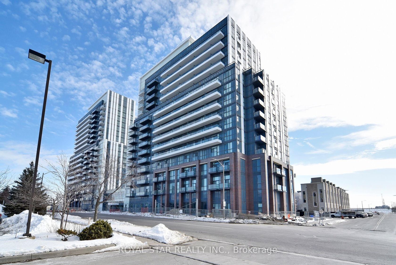 909 - 10 Honeycrisp Crescent, Vaughan Corporate Centre, Vaughan photo number 2