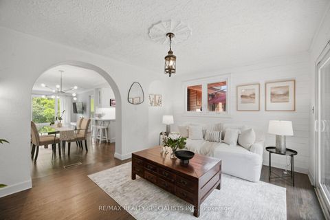 Photo 7 at 89 Alhart Drive, Beaumonde Heights, Toronto