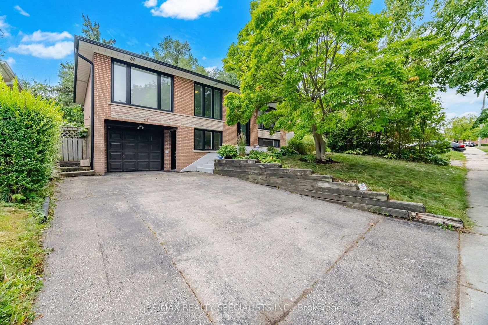 89 Alhart Drive, Beaumonde Heights, Toronto 