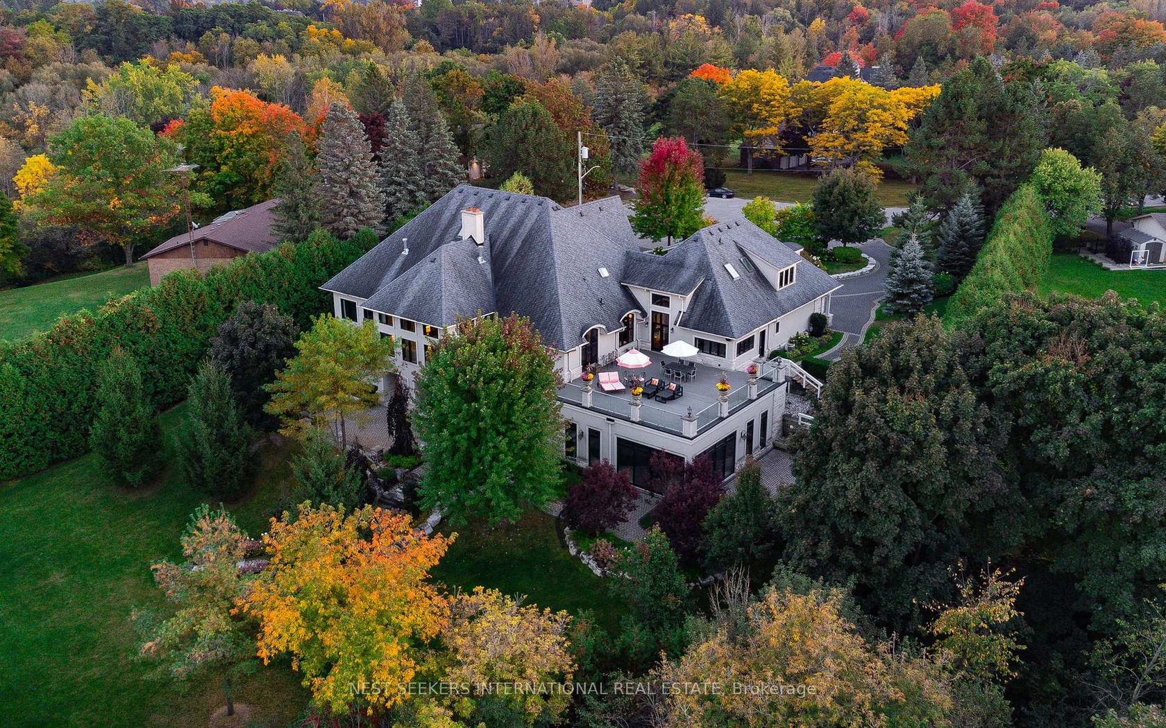 111 Manitou Drive, King City, King photo 2