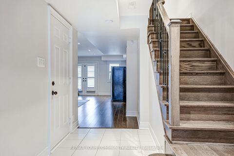 Photo 1 at 22 Lowther Avenue, Oak Ridges, Richmond Hill