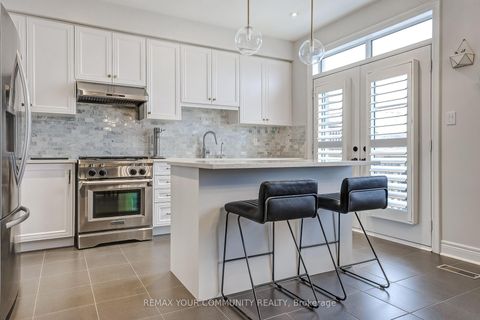 Photo 7 at 22 Lowther Avenue, Oak Ridges, Richmond Hill