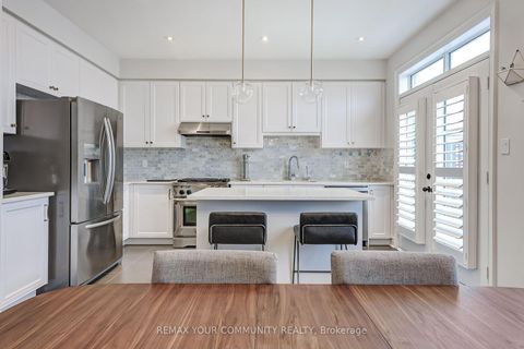 Photo 9 at 22 Lowther Avenue, Oak Ridges, Richmond Hill