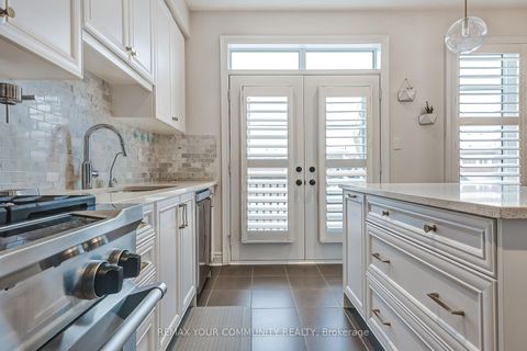 Photo 11 at 22 Lowther Avenue, Oak Ridges, Richmond Hill
