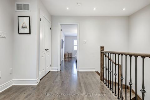 Photo 26 at 22 Lowther Avenue, Oak Ridges, Richmond Hill