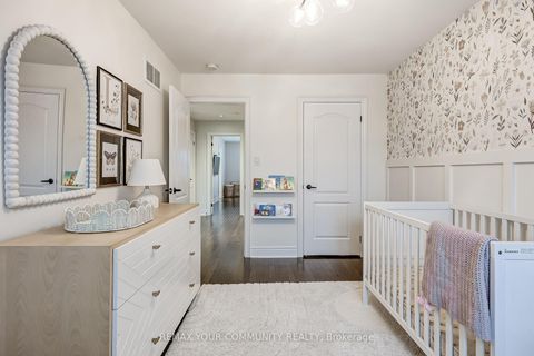 Photo 33 at 22 Lowther Avenue, Oak Ridges, Richmond Hill