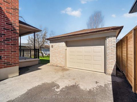 Photo 7 at 114 Regent Road, CFB, Toronto