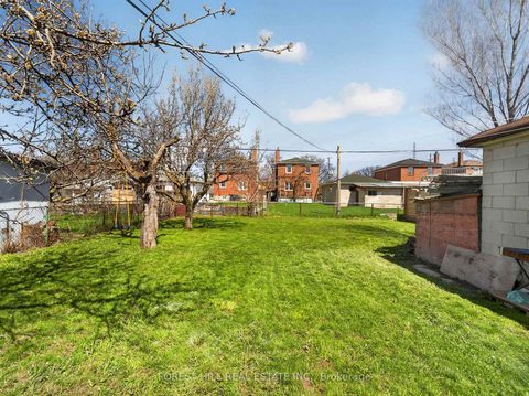 Photo 10 at 114 Regent Road, CFB, Toronto