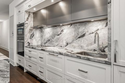 Photo 11 at 110 - 10 Inn On The Park Drive, Don Mills, Toronto