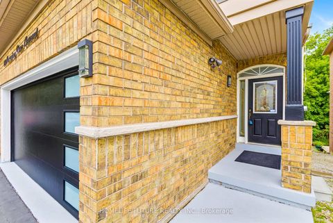 Photo 7 at 88 Mourning Dove Crescent, Malvern, Toronto