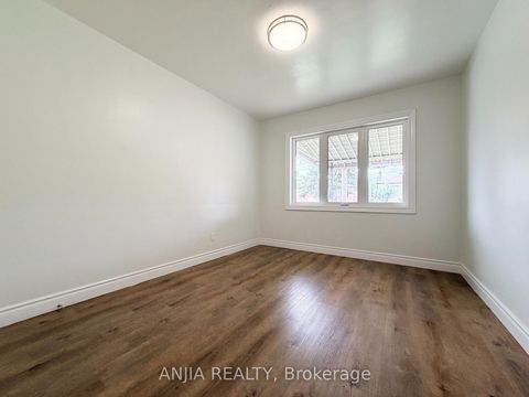 Photo 5 at 77 Nash Drive, CFB, Toronto