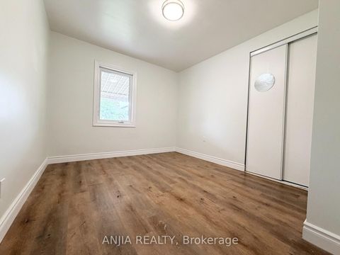 Photo 6 at 77 Nash Drive, CFB, Toronto