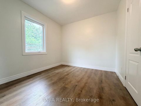 Photo 8 at 77 Nash Drive, CFB, Toronto