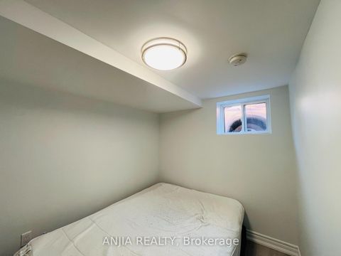 Photo 18 at 77 Nash Drive, CFB, Toronto