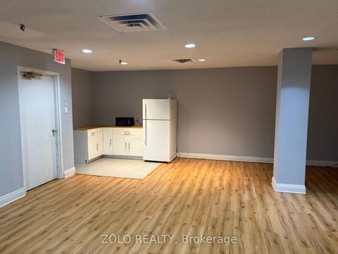 Photo 11 at 407 - 2737 Keele Street, CFB, Toronto