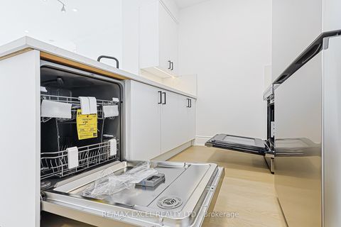 Photo 15 at PH 18 - 25 Greenview Avenue, Newtonbrook West, Toronto