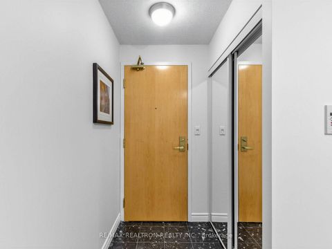 Photo 2 at 510 - 43 Eglinton Avenue E, Mount Pleasant West, Toronto