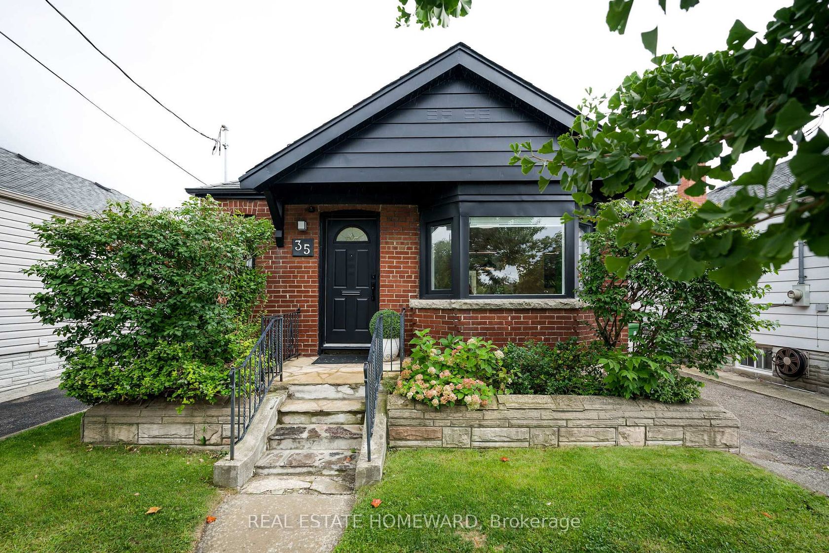 35 Memorial Park Avenue, East York, Toronto 