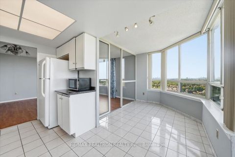 Photo 13 at 1604 - 5 Greystone Walk Drive, Kennedy Park, Toronto