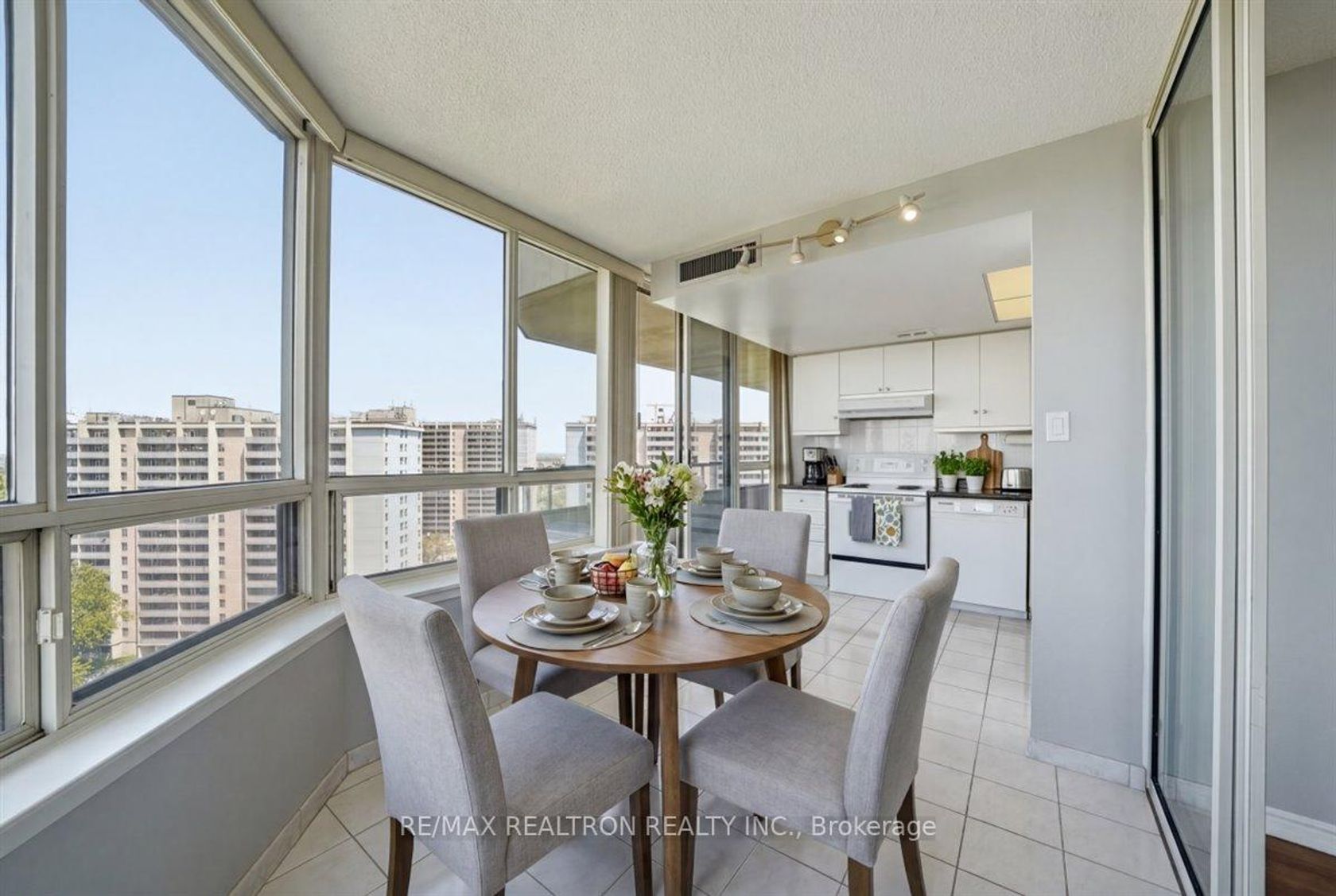 1604 - 5 Greystone Walk Drive, Kennedy Park, Toronto 