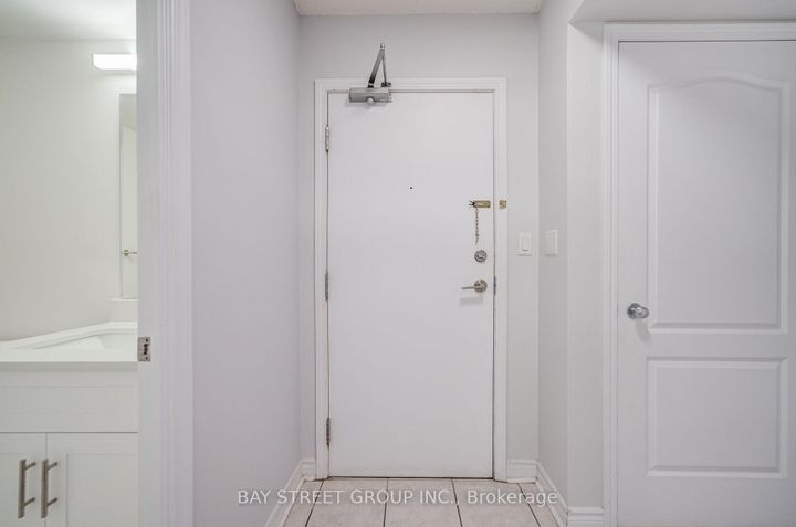 Photo 9 at 1505 - 8 Rean Drive, Bayview Village, Toronto