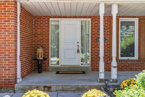 Photo 1 at 7 Chipstead Road, Don Mills, Toronto